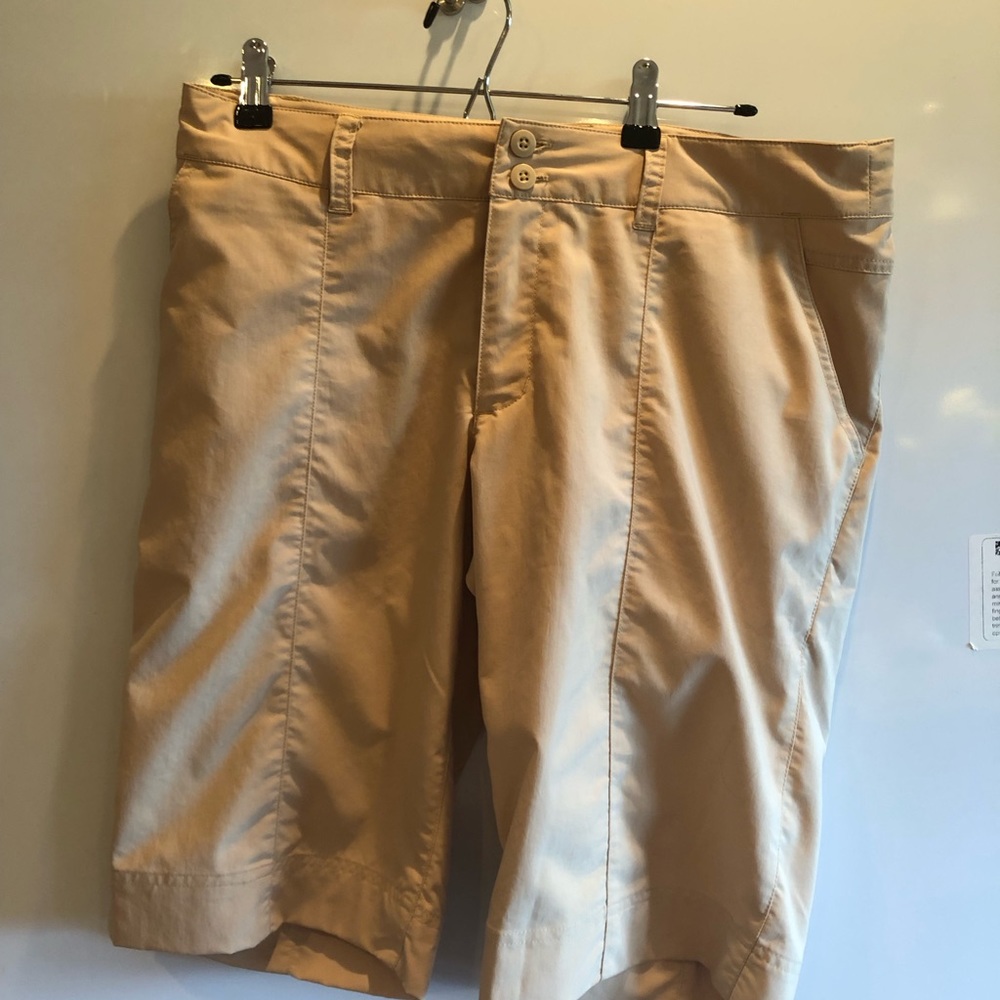 Patagonia Women's Light Weight Shorts Size 10- NWOT
